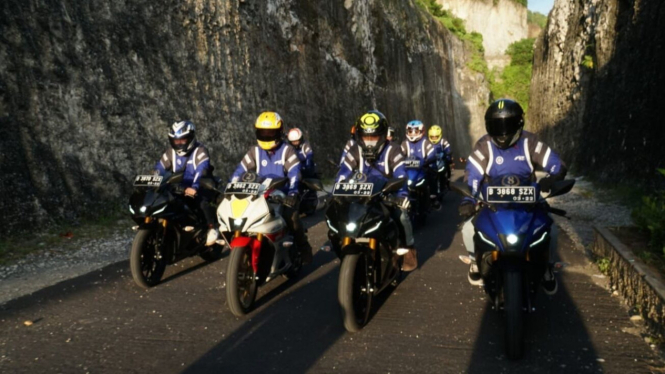 bLU cRU Fun Riding “Road to Mandalika” dengan Yamaha R15