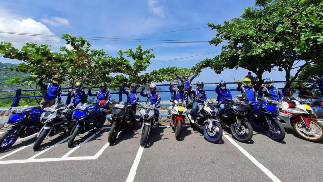 bLU cRU Fun Riding “Road to Mandalika” dengan Yamaha R15