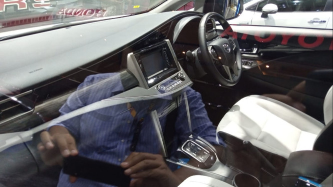 Interior Kijang Innova EV