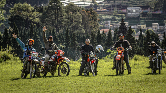 Geng Tril Tua Indonesia Dalam Arisan Tril Tua di Dieng