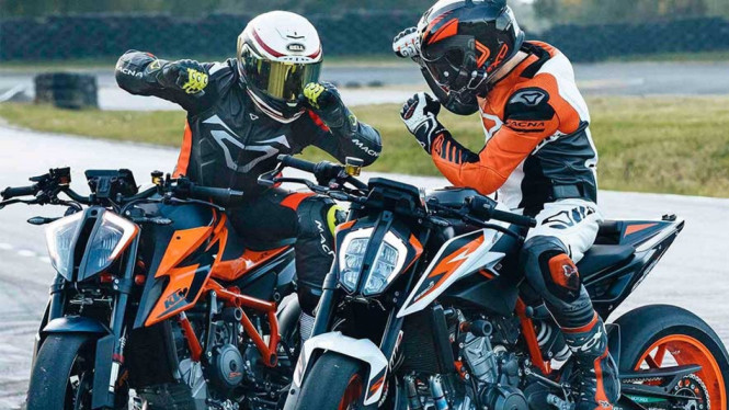 Ilustrasi pengendara motor emosi