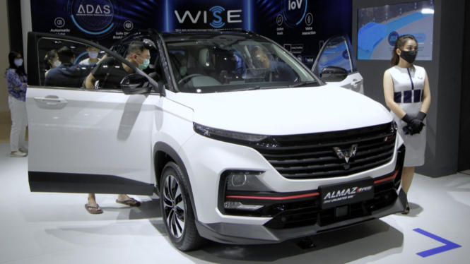Wuling Almaz RS di IIMS 2022