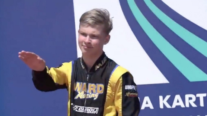 Pembalap muda beri salam Nazi