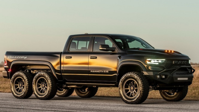 Mobil pikap Hennessey Mammoth 1000 6x6 TRX