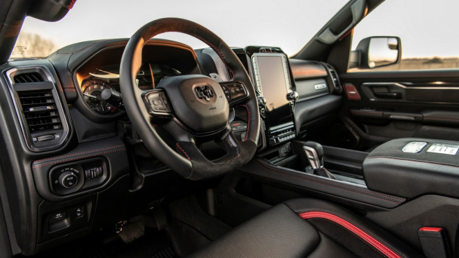 Mobil pikap Hennessey Mammoth 1000 6x6 TRX