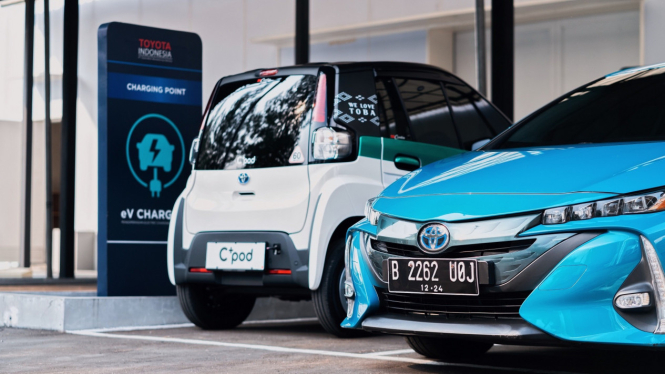 Mobil hybrid dan full listrik Toyota