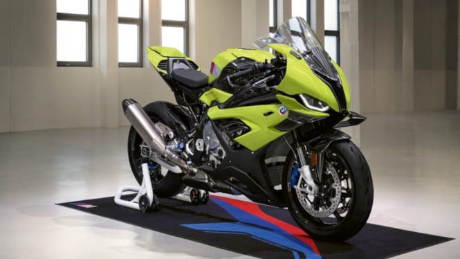 BMW M 1000 RR 50 Tahun M Anniversary Edition