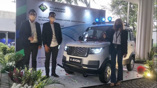Mobil listrik EVCBU
