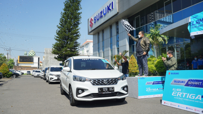 Test Drive Suzuki Ertiga Hybrid