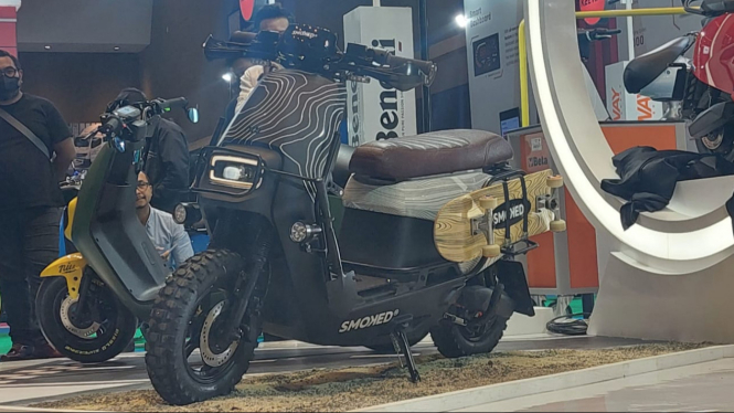 NIU GOVA-03 kolaborasi dengan Smoked Garage
