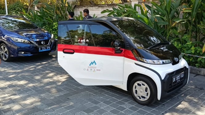 Mobil listrik Toyota C+pod