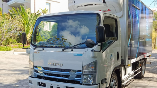 Truk listrik Isuzu Elf EV
