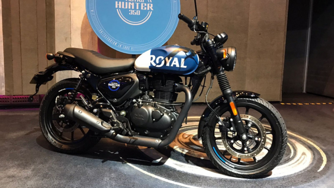 Royal Enfield Metro Hunter 350 meluncur