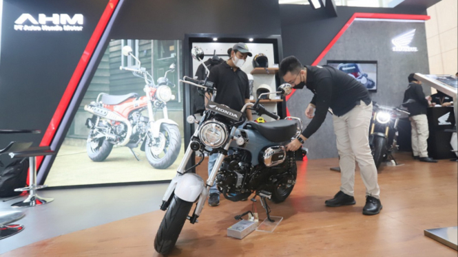Honda ST125 Dax