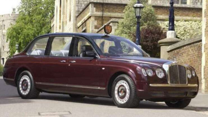 Bentley State Limousine milik Ratu Elizabeth II