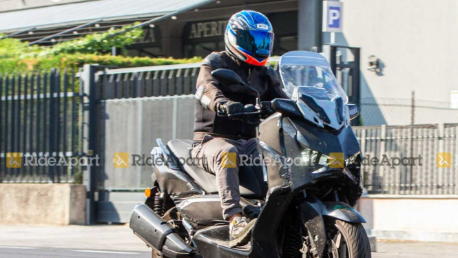 Yamaha XMAX baru kepergok di jalan raya