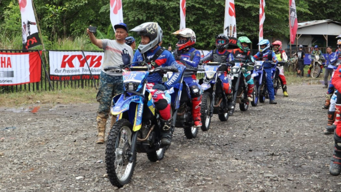 Shell bLu cRu Yamaha Enduro Challenge