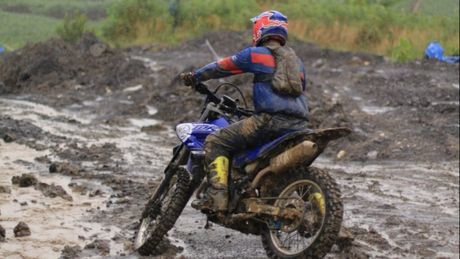 Shell bLu cRu Yamaha Enduro Challenge
