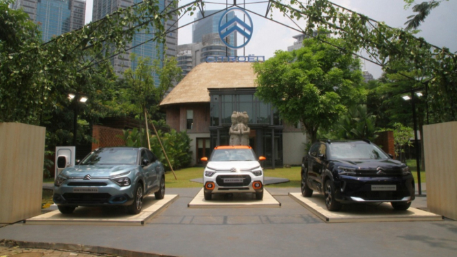 Deretan mobil Citroen yang meluncur di Indonesia