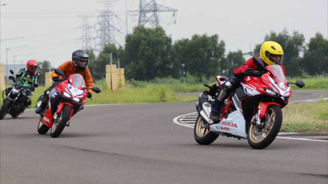 Test ride Honda CBR250RR SP QS baru