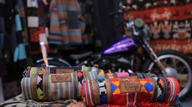 Kain tenun untuk motor custom