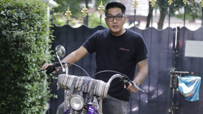 Kain tenun motor custom