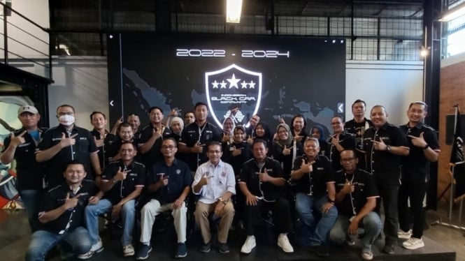 Komunitas mobil warna hitam pilih pengurus baru