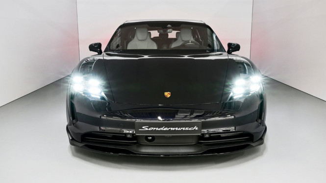 Porsche Taycan Jennie Blackpink