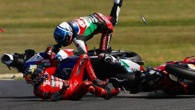 Jack Miller Ditabrak Alex Marquez