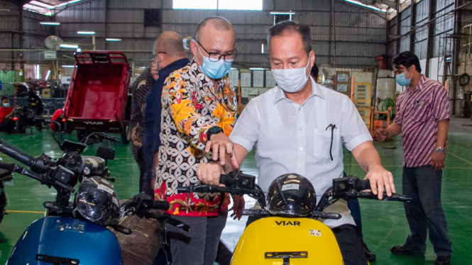 Menteri Perindustrian Agus Gumiwang Kartasasmita