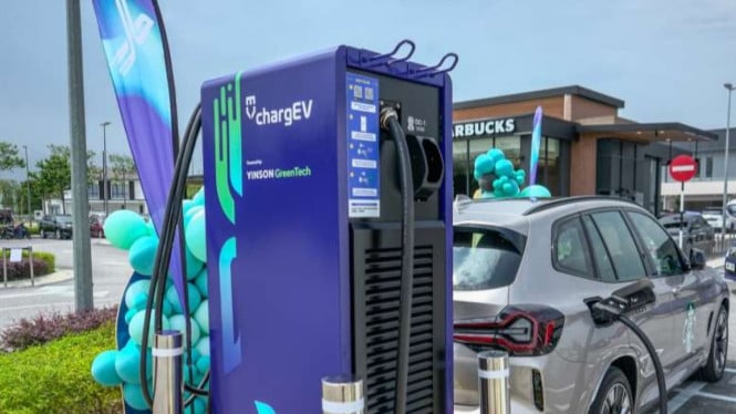 Starbucks bikin charging station kendaraan listrik