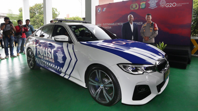 BMW 330e M Sport Korlantas Polri di KTT G20