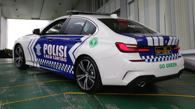 BMW 330e M Sport Korlantas Polri di KTT G20