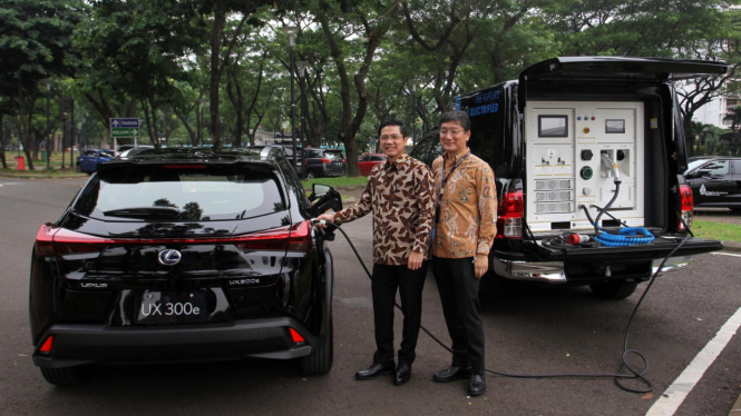 Lexus UX-300e dan charging mobile Lexus di KTT G20 Bali