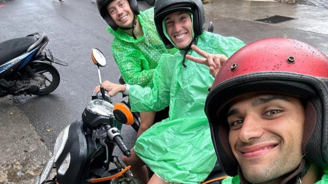 Jas Hujan Aleix Espargaro dan Jorge Martin