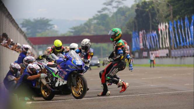 SHELL bLU cRU Yamaha Endurance Festival