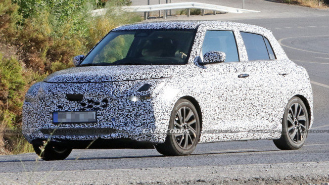 Kamuflase mobil yang diduga Suzuki Swift