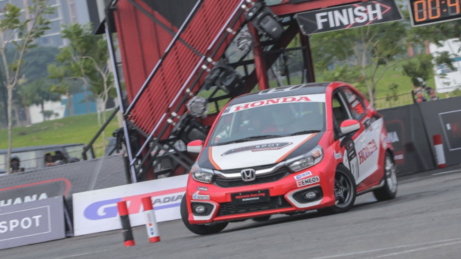 Anak Ketua DPD DKI, Canya Prasetyo Juara Slalom Mobil