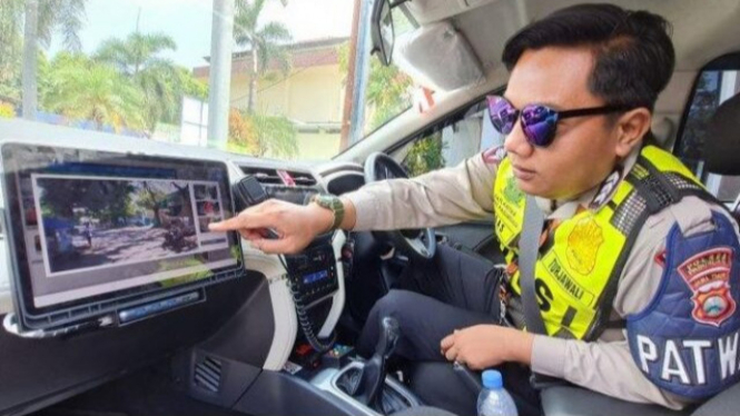 Jumpa Mobil Ini Di Jalan, Jangan Coba-coba Langgar Aturan Lalu Lintas