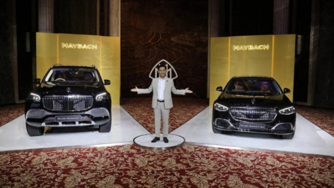 2 Mobil Mercedes Benz varian Maybach