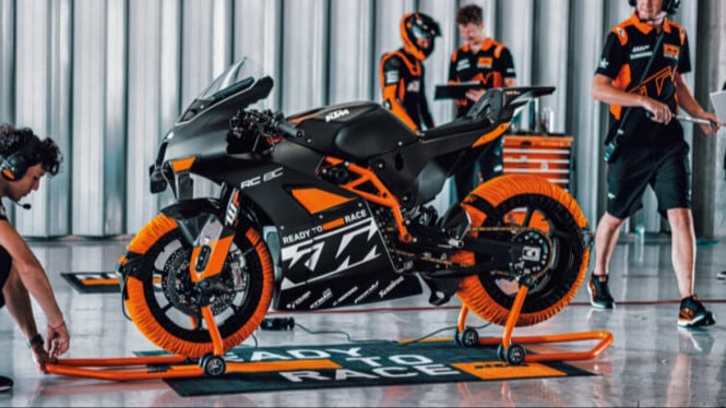 KTM RC8C model 2023