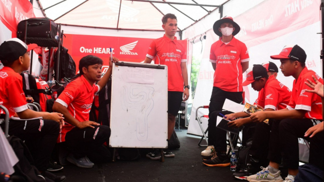Astra Honda Racing School
