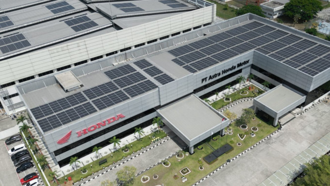 Pabrik motor Honda pakai panel surya