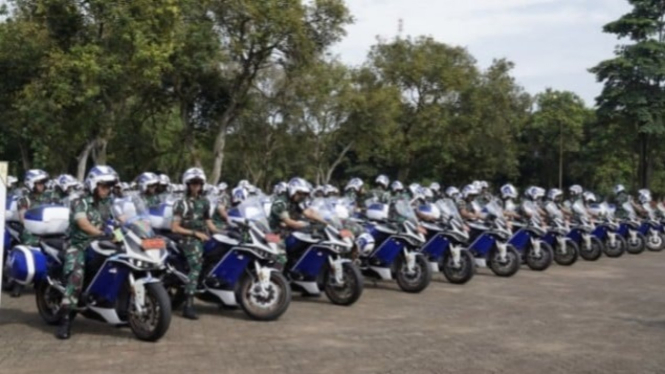 Motor Listrik dan Mobil Listrik Tentara di KTT G20