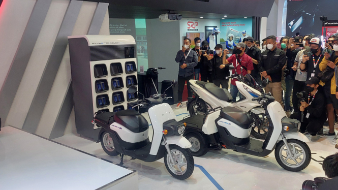 Honda AHM display 2 motor listrik di IMOA 2022