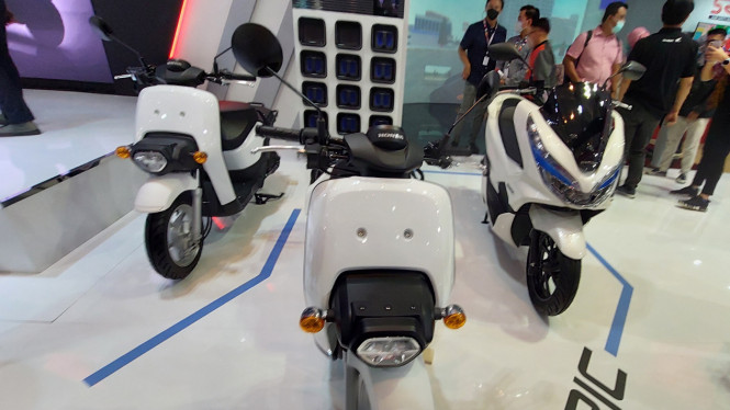 Honda AHM display 2 motor listrik di IMOS 2022
