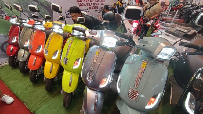 Motor listrik mirip Vespa ini harganya murah meriah