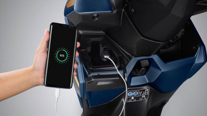 Cas HP di motor gunakan Power Charger