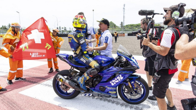 Dominique Aegerter pembalap Ten Kate raih gelar juara dunia