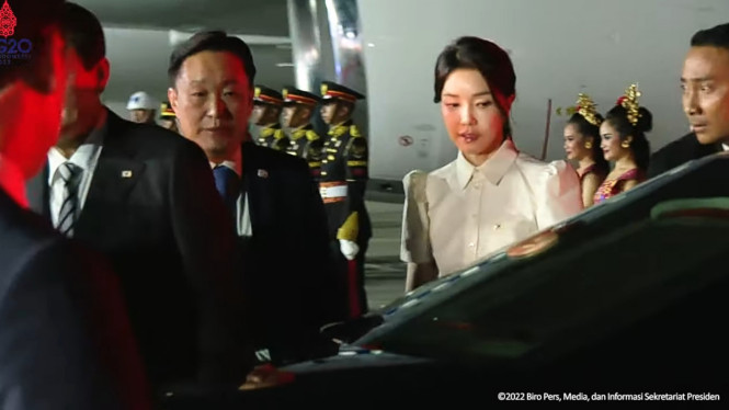 Istri Presiden Korea Selatan bingun naik Mercy